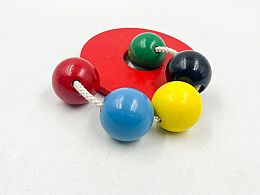 Игра с цветни топки