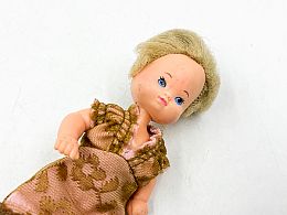 Кукличка в кафяво