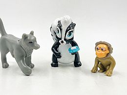 Скункс, вълк и маймунка