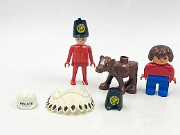 Лего човечета и крава