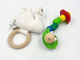 Лебед гризалка и дървена гъсеница