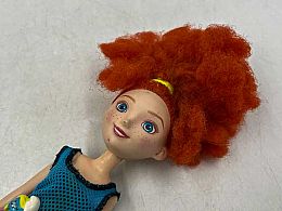 Кукла Дисни с рижа къдрава коса
