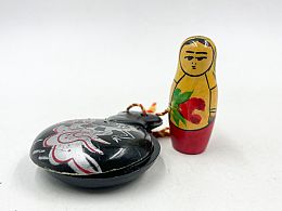 Матрьошка и дървена тракалка