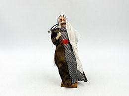 Кукла мъж на дървена стойка