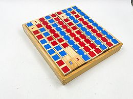 Масивна дървена игра с основа голяма