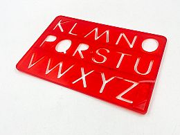 Червен шаблон с букви