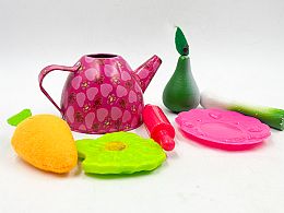 Метална каничка с аксесоари
