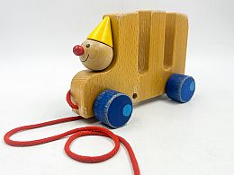 HABA дървена кола голяма с човече и вървичка