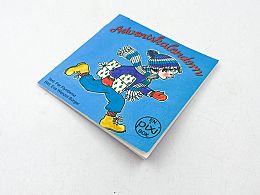 Книжка момче с подарък