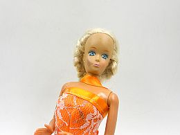 Кукла в оранж