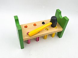 Масивна дрвена игра с чук голяма