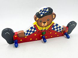 Дървена закачалка мечо