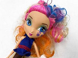 Кукла с лилава коса