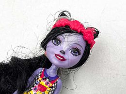 Лилава кукла с венец
